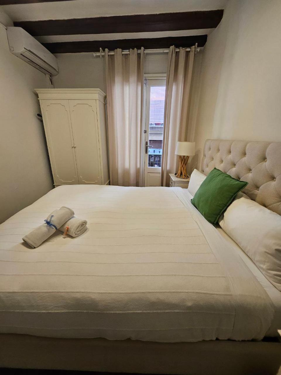 Family Flat Near Ramblas Bcn 5 Apartment