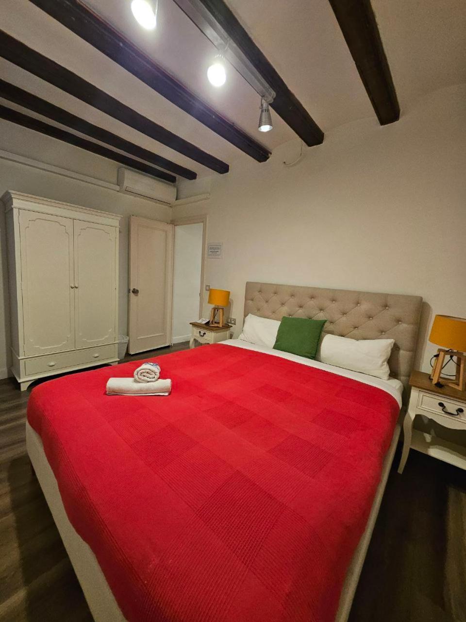 Family Flat Near Ramblas Bcn 5 Barcelone