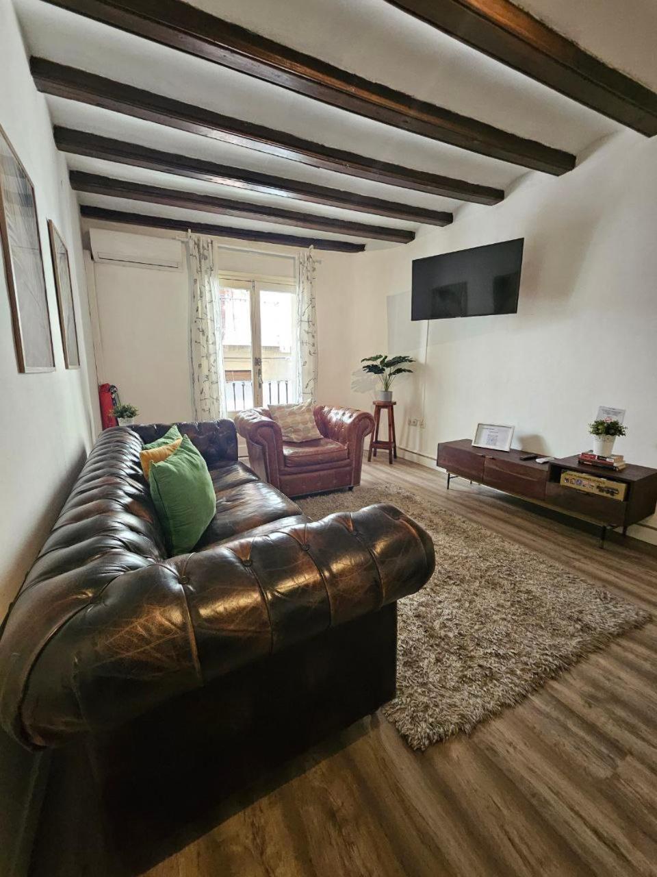 Family Flat Near Ramblas Bcn 5